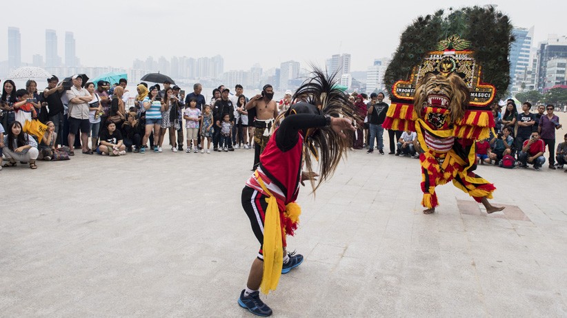 Aksi Reog Ponorogo Pukau Warga Busan Korea Selatan - Bagian 1