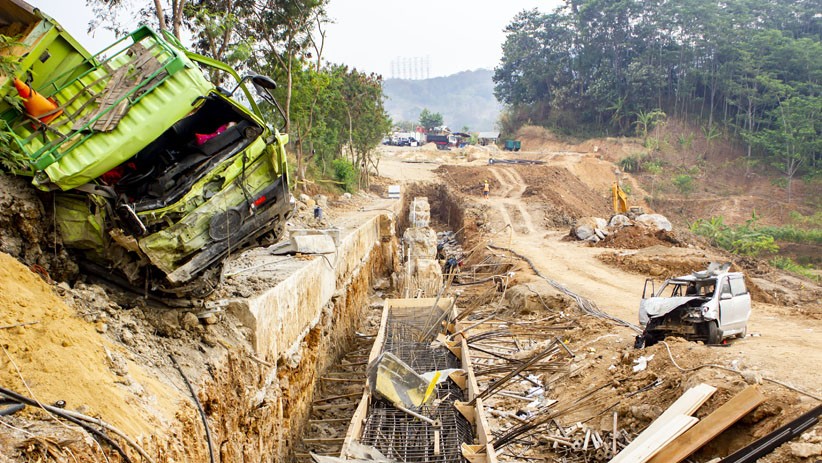 Foto-Foto Kecelakaan Maut di Tol Cipularang KM 92 - Bagian 2
