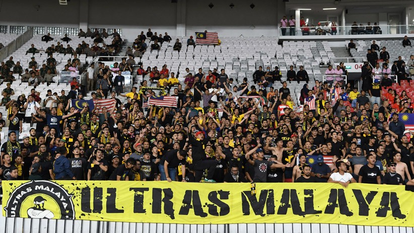 Timnas Kalah 2-3, Suporter Indonesia Berusaha Serang Suporter Malaysia - Bagian 5