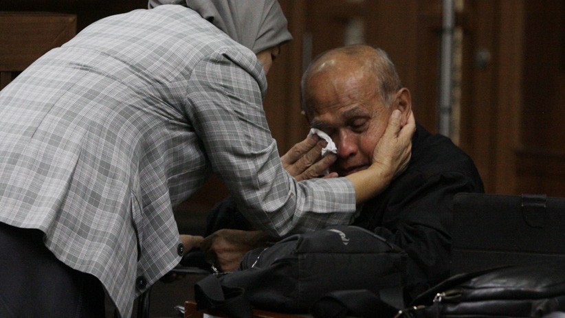 Pakai Kursi Roda, Kivlan Zen Jalani Sidang Dakwaan Kepemilikan Senjata Api - Bagian 2