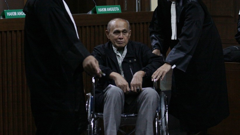 Pakai Kursi Roda, Kivlan Zen Jalani Sidang Dakwaan Kepemilikan Senjata Api - Bagian 1