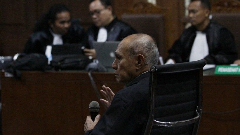 Pakai Kursi Roda, Kivlan Zen Jalani Sidang Dakwaan Kepemilikan Senjata Api - Bagian 3