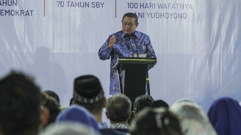 Keluarga SBY Kompak Pakai Batik Biru pada Malam Kontemplasi - Bagian 3