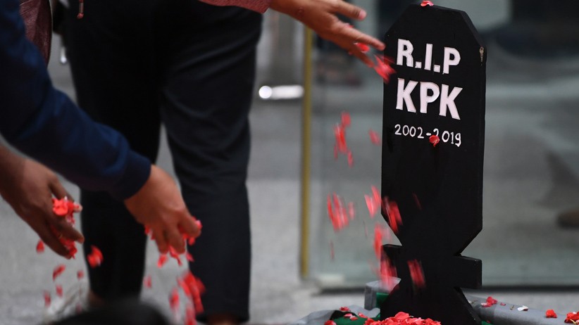 Wadah Pegawai Gelar Pemakaman KPK, Simbol Matinya Lembaga Antikorupsi - Bagian 2