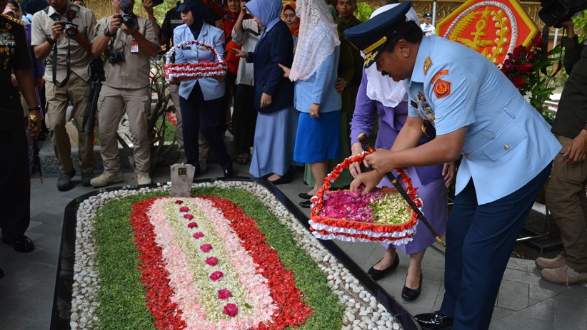 Rangkaian HUT ke-74 TNI, Panglima TNI Ziarah ke Makam Gus Dur - Bagian 1
