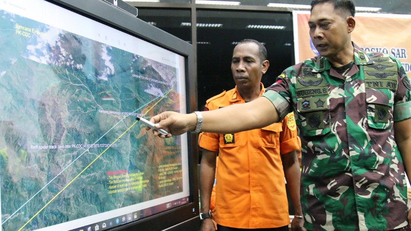 Serpihan Pesawat Twin Otter Ditemukan di Tebing Distrik Hoeya Mimika - Bagian 1