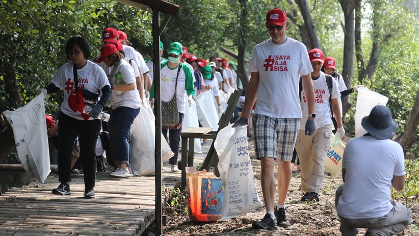 World Clean Up Day 2019, Karyawan Sampoerna Kumpulkan 25.000 Sampah Rokok dan Plastik - Bagian 1