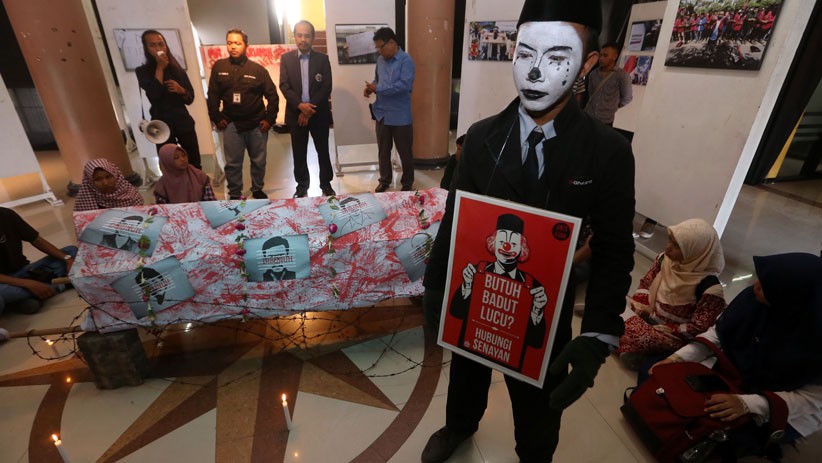 Komunitas Fotografi Unitomo Surabaya Gelar Pameran Potret Parlemen Jalanan - Bagian 1
