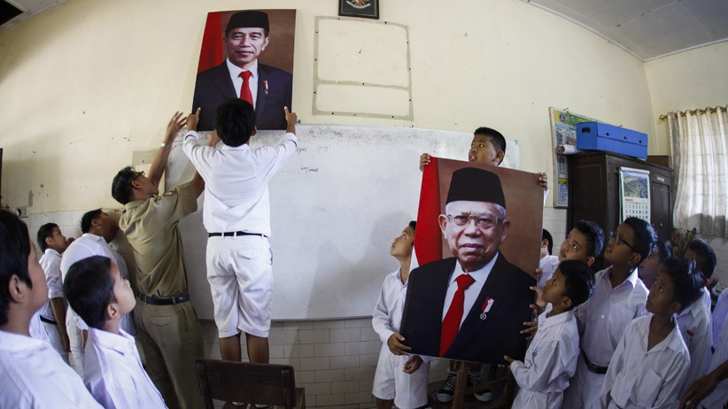 Antusiasme Siswa SD Joglo Solo Pasang Foto Jokowi-Ma'ruf Amin di Ruang Kelas - Bagian 1