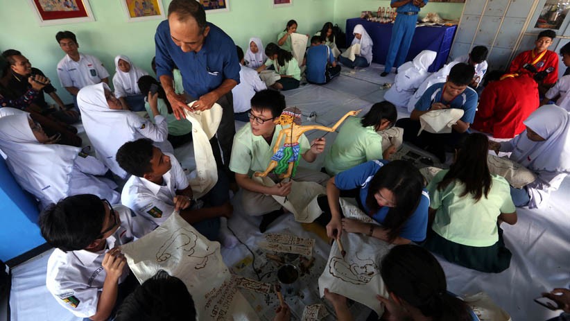 Pelajar Taiwan Belajar Membatik di SMA Muhammadiyah Surabaya - Bagian 5