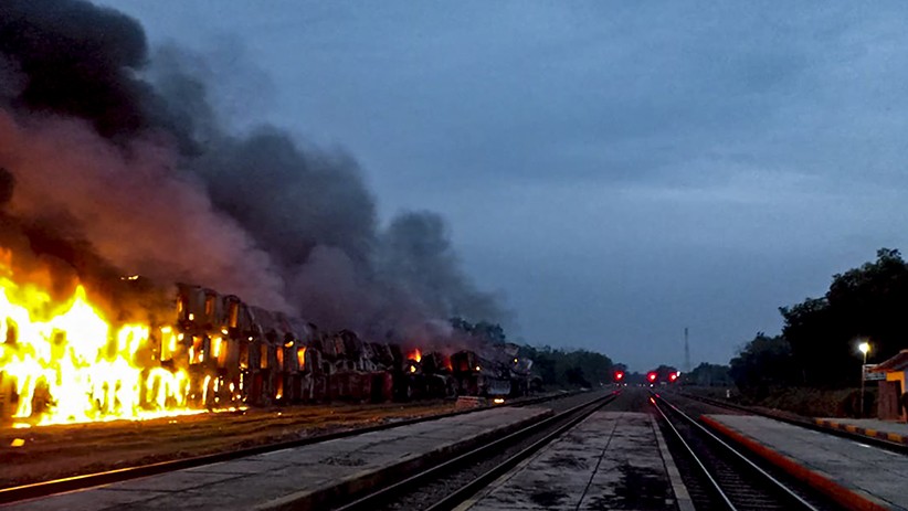 122 Gerbong Kereta Milik KAI Ludes Terbakar - Bagian 3