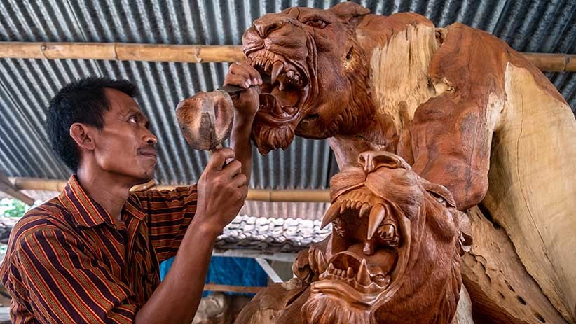 Akar Pohon Jati Dipahat Jadi Patung Senilai Rp1 Miliar - Bagian 1