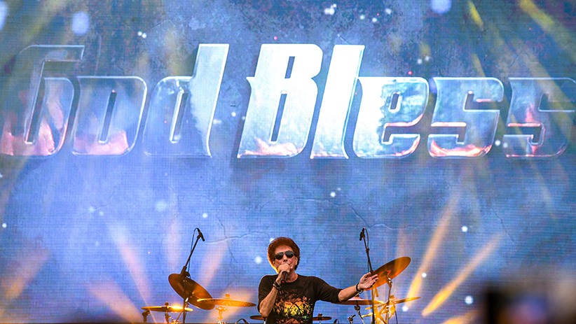 Penampilan Grup Rock Legendaris God Bless pada The 90's Festival - Bagian 3