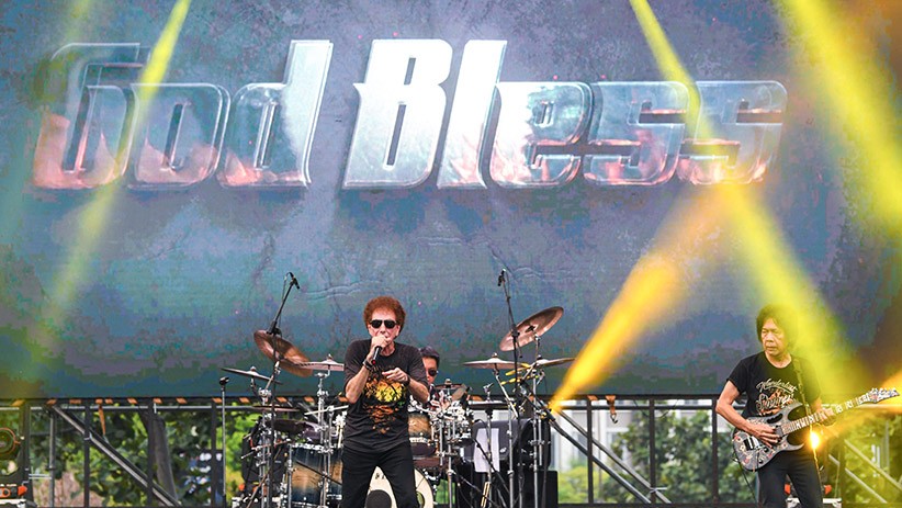 Penampilan Grup Rock Legendaris God Bless pada The 90's Festival - Bagian 1