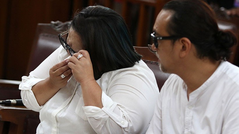 Divonis 1,5 Tahun Penjara, Nunung Srimulat Menangis - Bagian 1