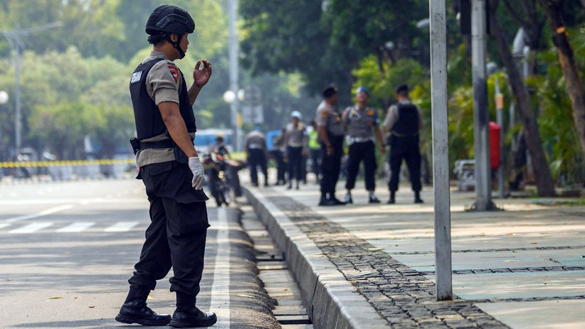Ledakan Granat Asap di Monas, Polisi Sisir TKP - Bagian 2