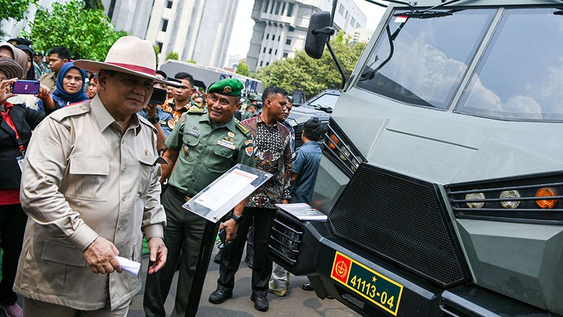 Gaya Menhan Prabowo Tinjau Pameran Industri Alat Pertahanan dan Keamanan - Bagian 1