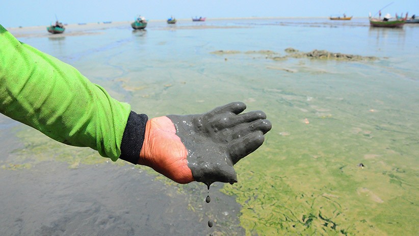 Pantai Pasir Putih Wates Tercemar Limbah, Air Berubah Warna Jadi Hitam - Bagian 1