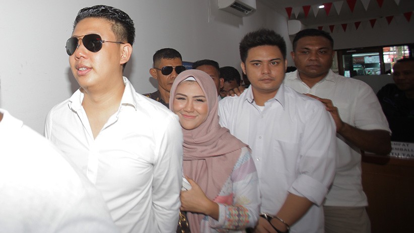 Trio Ikan Asin Jalani Sidang Perdana Kasus Pencemaran Nama Baik - Bagian 2