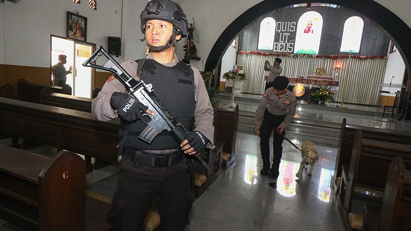 Jelang Perayaan Natal, Polisi Sterilisasi Gereja di Surabaya - Bagian 2