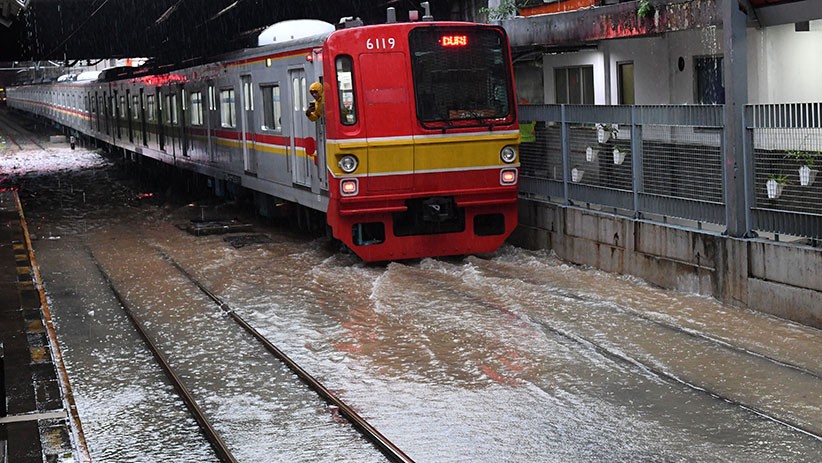 Banjir Jakarta, Pelayanan Rute KRL Commuter Line Jabodetabek Terganggu - Bagian 2