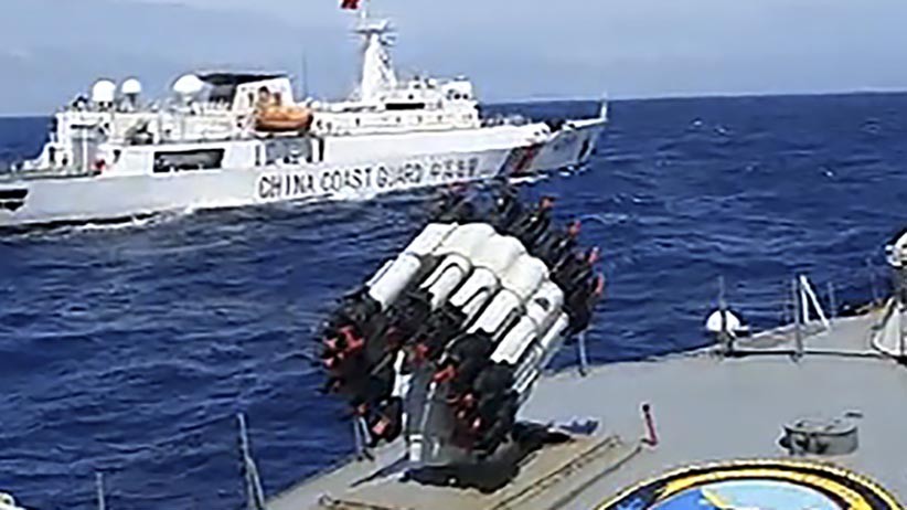 Foto Kapal China Dihalau KRI Tjiptadi-381 Masuk Wilayah RI di Laut Natuna - Bagian 2