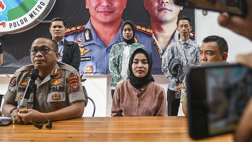 Positif Narkoba, Medina Zein Masuk Rehabilitasi - Bagian 2