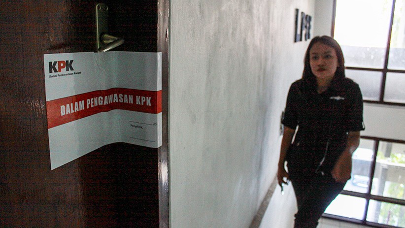 KPK Segel Sejumlah Ruangan Kantor Pemkab Sidoarjo - Bagian 1
