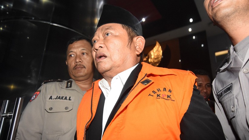 KPK Tahan Bupati Sidoarjo Saiful Ilah - Bagian 3