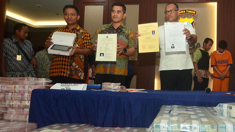 Ini Barang Bukti Uang Rp122,3 Miliar Hasil Investasi Bodong MeMiles - Bagian 2