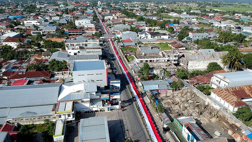 Hari Patriotik Gorontalo, 2.300 Meter Kain Merah Putih Dibentangkan di Pusat Kota - Bagian 2