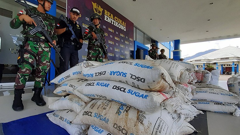 Operasi Gabungan Gagalkan Penyelundupan 2 Ton Gula Rafinasi dari Malaysia - Bagian 1