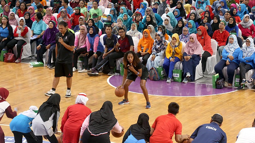 2.000 Guru Olahraga se-Jawa Timur Dapat Ilmu Basket dari Pelatih NBA - Bagian 1
