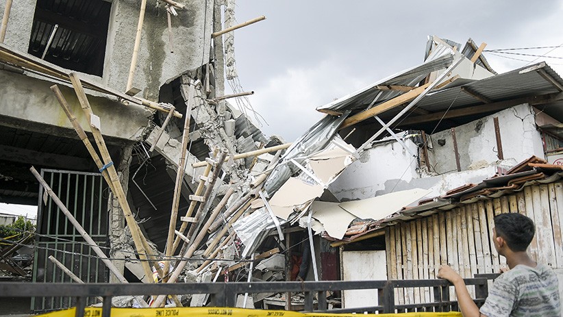 Penampakan Gedung Tiga Lantai Ambruk di Matraman - Bagian 1
