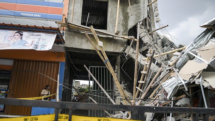 Penampakan Gedung Tiga Lantai Ambruk di Matraman - Bagian 3