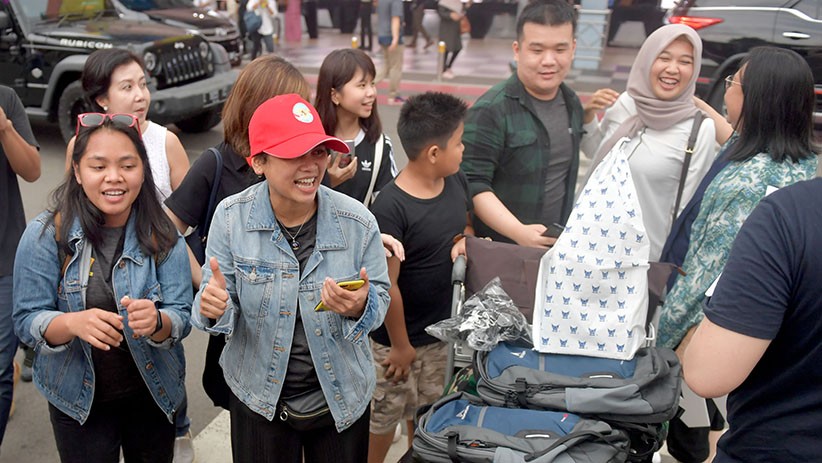Keluarga Sambut Kedatangan WNI dari Natuna di Bandara Halim Perdanakusuma - Bagian 4