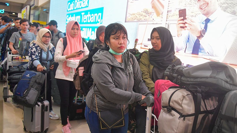 Keluarga Sambut Kedatangan WNI dari Natuna di Bandara Halim Perdanakusuma - Bagian 3