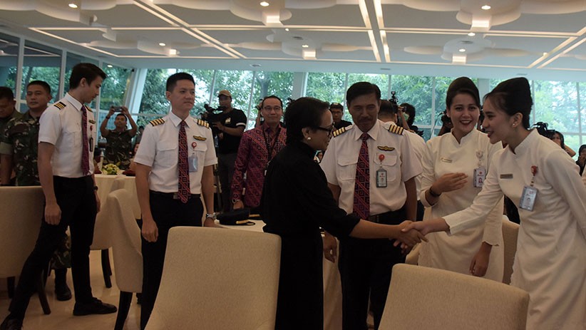 Menlu Sambut Tim Evakuasi WNI dari Wuhan - Bagian 1