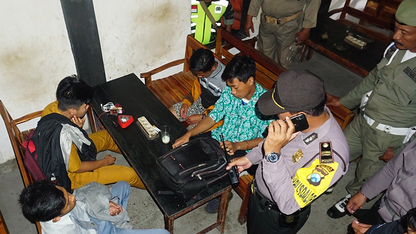Terjaring Razia saat Bolos Sekolah, Pelajar di Tulungagung Dihukum Push Up - Bagian 2