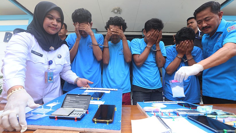 BNN Surabaya Ungkap Peredaran Narkoba Jaringan Lapas, 115 Gram Sabu Disita - Bagian 2
