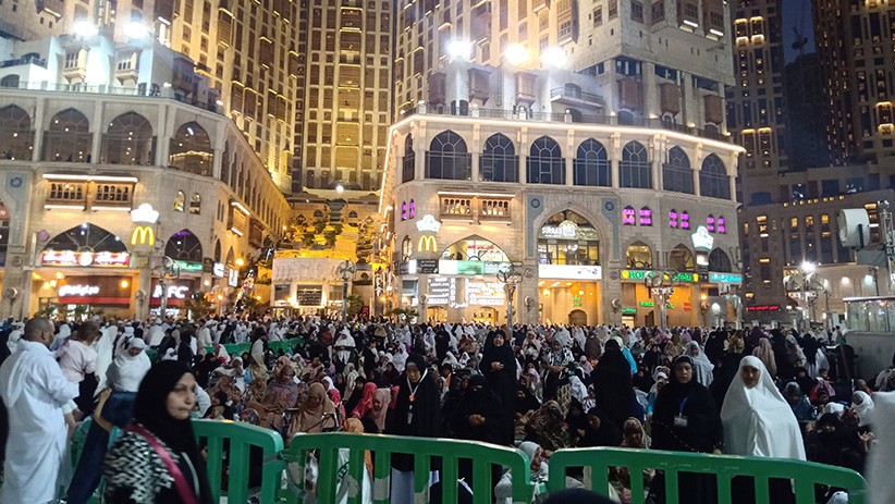 Pemerintah Arab Saudi Larang Umrah, Begini Suasana Masjidil Haram - Bagian 3