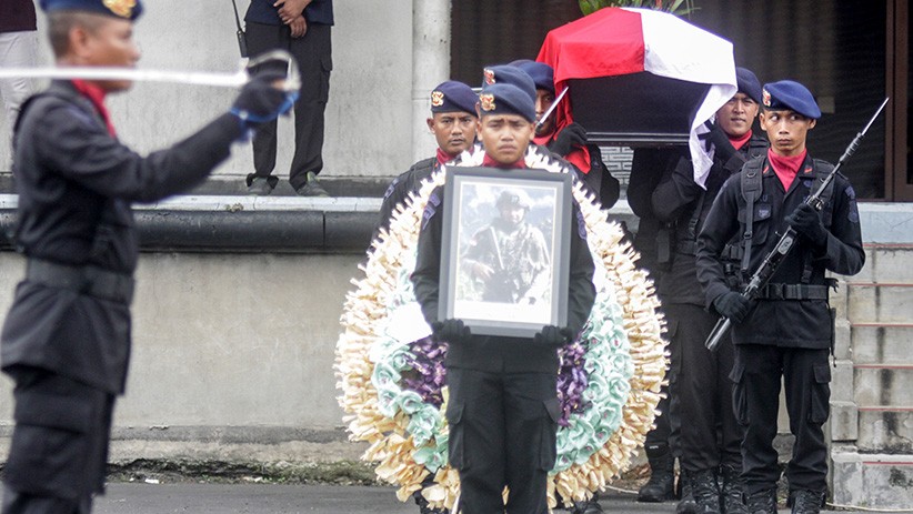 Jenazah Prajurit Polri yang Gugur Ditembak KKB Papua Tiba di Sidoarjo - Bagian 1