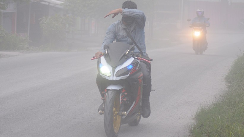 Pakar Paru UNS Ingatkan Masker Penting Bagi Warga Terdampak Abu Erupsi Merapi