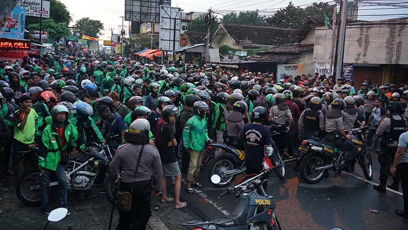 Ribuan Pengemudi Ojek Online Bentrok dengan Debt Collector di Yogyakarta - Bagian 1