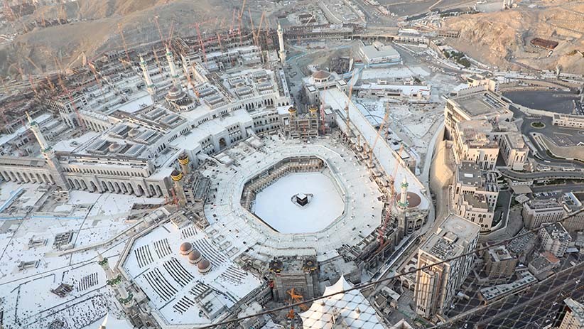 Foto-Foto Ka'bah Dikelilingi Pagar untuk Cegah Virus Korona - Bagian 4