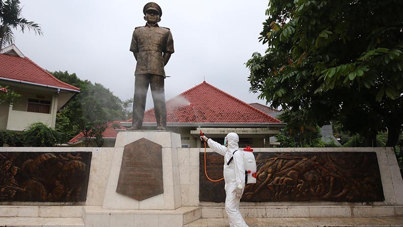 Cegah Virus Korona, Museum Ahmad Yani Diemprot Cairan Disinfektan - Bagian 1