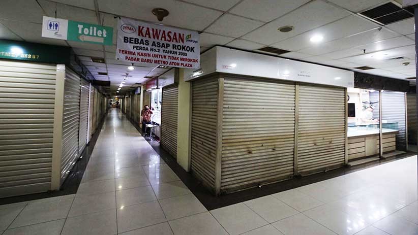 Dampak COVID-19, Pedagang Metro Atom Plaza Pasar Baru Tutup Toko - Bagian 1