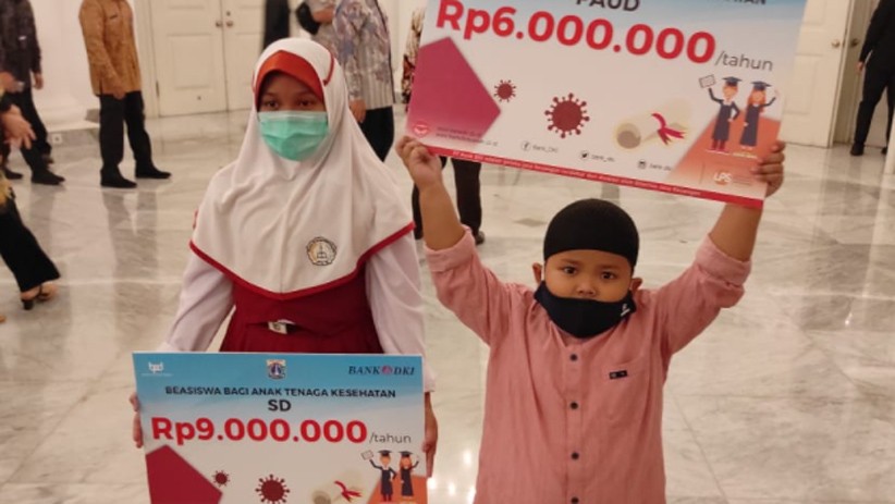 Pemprov DKI Salurkan Bantuan untuk Anak dari Petugas Medis melalui Bank DKI - Bagian 1