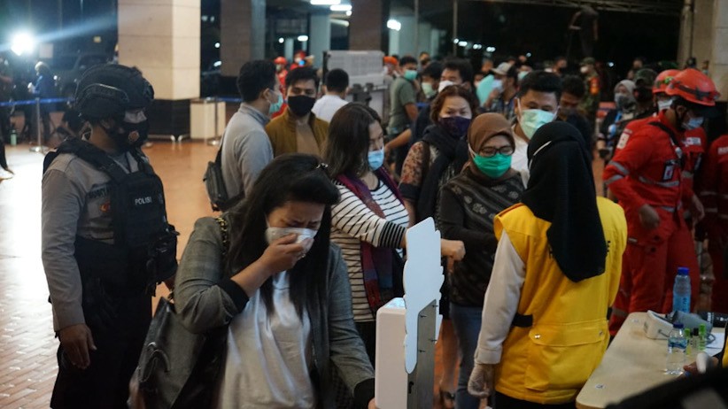 Tangis Keluarga Penumpang Pesawat Sriwijaya Air Jatuh Pecah di Bandara Soekarno Hatta - Bagian 1