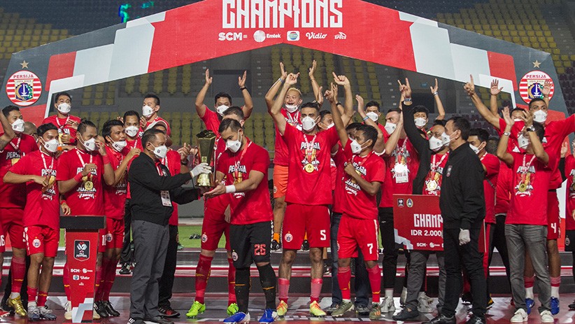 Euforia Pemain Persija Angkat Trofi Piala Menpora - Bagian 3